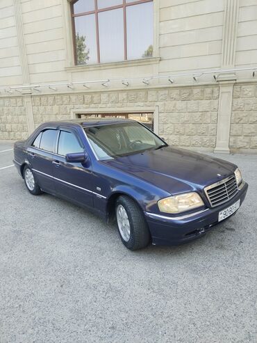 mersedes unversal: Mercedes-Benz 200: 1.8 l | 1995 il Sedan
