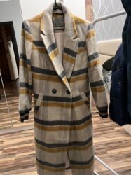 Dəstlər, kostyumlar: Qadın üçün 38-40 bədən qalın astarlı palto 2-3 dəfə geyinilib yenidən