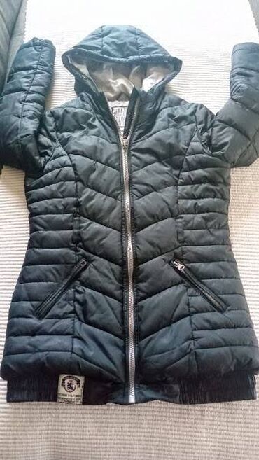 Dečija odeća: Kvalitetna jakna vel.140 jakna crne boje za prelazni period, kao nova