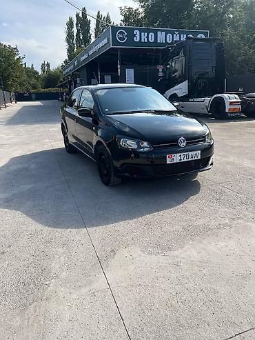 машина для пола: Volkswagen Polo: 2012 г., Бензин, Седан — 1