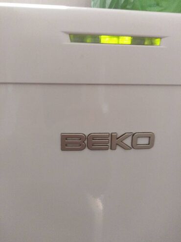 h m beli sako: Prodajem Beko zamrzivac,kupljen pre godinu dana.Stanje odlicno