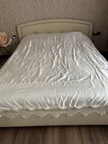 постельное белье турецкое: Покрывало на двуспалку слоновая кость, очень красивая 750с, кружевная