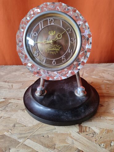 Антикварные часы: Продаю раритет часы. Хрусталь. СССР рабочие