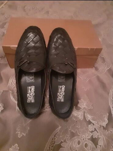 шуба из овчины азербайджанская: Gencede satilir Ferragamo brendi deri ayaqabi Turkiye istehsalidir