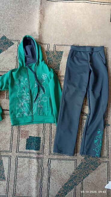 спортивные костюмы на девочек: Комплект, Б/у