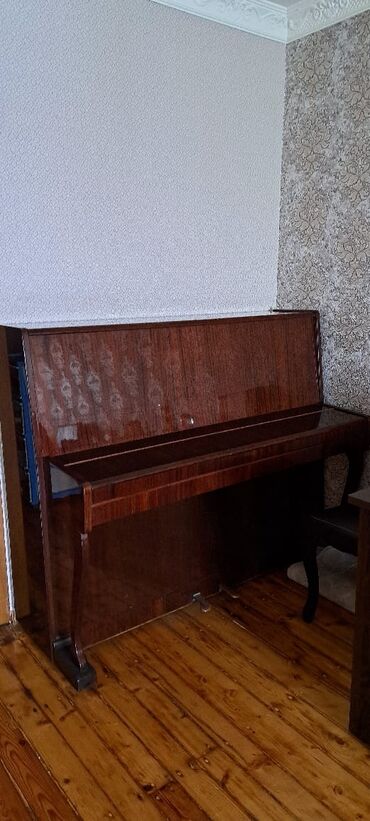 Sintezatorlar: Upright pianino – “Lastoçka” modeli - Korpus: parlaq qəhvəyi/maun