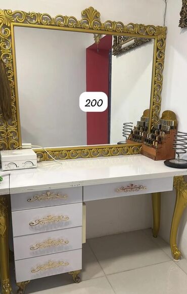 salon avadanliqlarinin satisi: İşlənmiş, Makiyaj üçün masa, Güzgülü