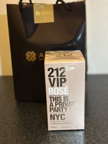 Ətriyyat: Carolina Herrera 212 VIP Rosé EDP Təzə, feminen və parlaq qoxu lalafo.az -da Ətriyyat: Carolina Herrera 212 VIP Rosé EDP Təzə, feminen və parlaq qoxu