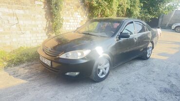 токмок машина кж: Черный седан Toyota Camry с тонированными стеклами и дефлекторами на