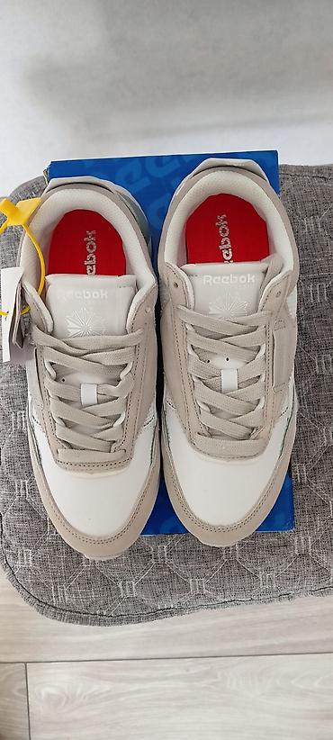 lining 38: Reebok CL Runner TM — женские кроссовки новые.качество👍 Размер: EU 38 — 9