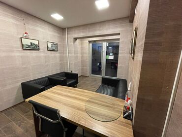 Ofislər: Nərimanov Əliyar Əliyevdə metrodan əyaq ilə 5 dəqiqə məsafədə 9 — 4