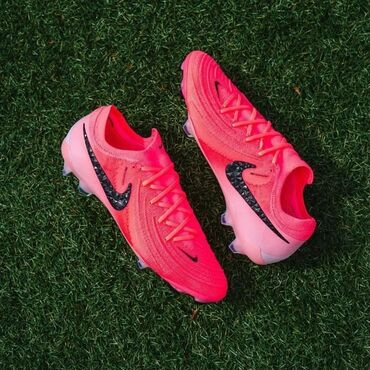 белорусская обувь для проблемных ног бишкек: Яркие футбольные бутсы Nike для игры на натуральных и искусственных