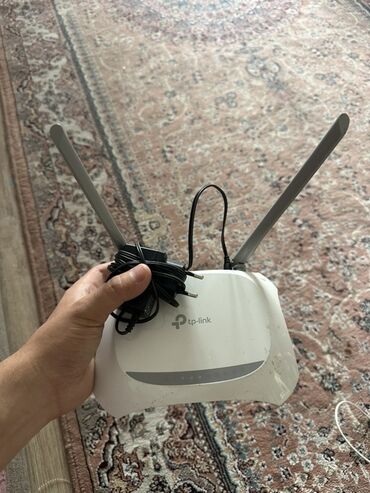 блок питания для роутера: Белый роутер TP-Link с двумя антеннами. Подходит для создания