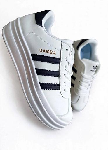 nike patike crvene: Adidas Samba patike – bele sa crnim prugama - Klasičan Adidas dizajn — 1
