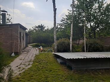 Продажа коттеджей и домов: Продается дом на первой линии по ул. Садырбаева /ул. Ахунбаева — 13