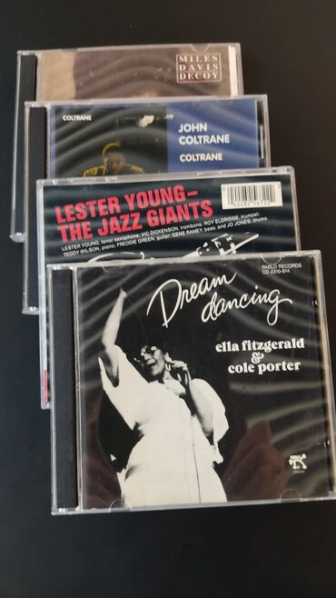 Kitablar, jurnallar, CD, DVD: John Coltrane, Miles Davis, Lester Young, Ella Fitzgerald və