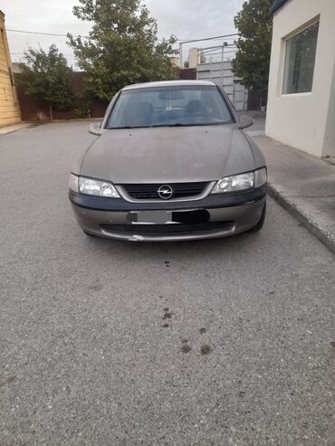 форд эскорт на запчасти: Opel Vectra: 1.8 l | 1996 il 404956 km Sedan