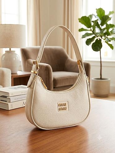купить серебро: Сумка Miu Miu hobo из зернистой светлой кожи - Компактная сумка на — 1