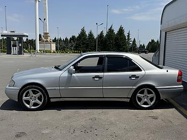 cls 63 amg: Mercedes-Benz C-Class: 2 l | 1994 il Sedan — 5