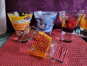 Čaše: Case nove za martini i druga pica, 2006godina,puno staklo. Komada — 8