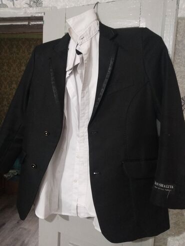 пс4 бу in Кыргызстан | PS4 (SONY PLAYSTATION 4): Продаю бу вещи 2пиджака на10 11лет,куртка подростковая 11леткуртка