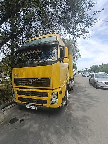 Тягач, Volvo, 2003 г., Тентованный