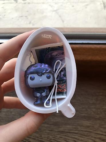 kinder oyuncaqlar: Stranger things kinder joy Dustin-Dustin upside down satılır 2 si — 4