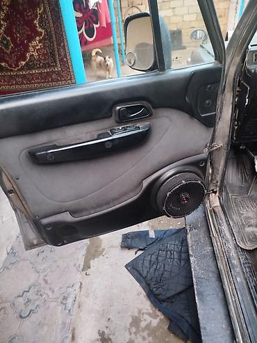 Digər avtomobillər: Off-road tipli 7 yerlik SUV - Kuzov: 5 qapılı, tavan relsləri və yan — 4