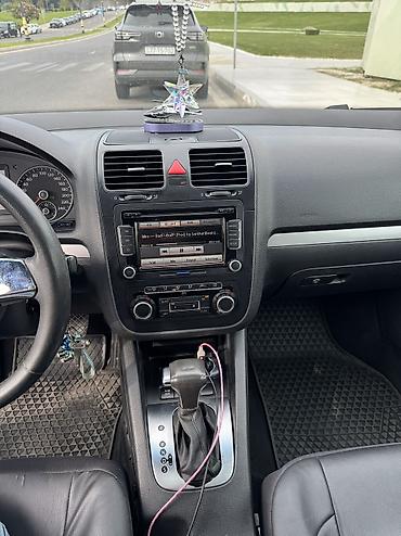 Volkswagen Jetta: 1.6 l | 2010 il Sedan — 10