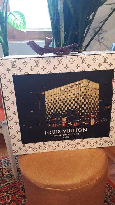 Çantalar: Çiyin çantası, Louis Vuitton, Yeni