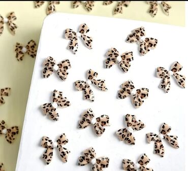 Nega noktiju: Set minijaturnih ukrasnih privesaka za nokte u obliku mašnica — 1