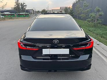 машины до 100к: Toyota Camry: 2025 г., 2 л, Вариатор, Гибрид, Седан — 5