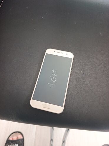 sansung: Samsung Galaxy A3 2017, rəng - Qızılı