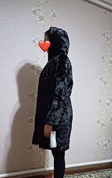 nike tech flecce: Шуба из натурального меха, черного цвета, с капюшоном. Основные — 4