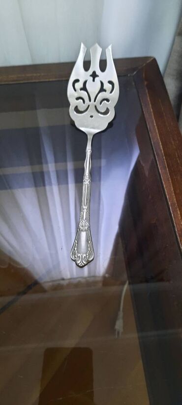 Süfrə ləvazimat dəstləri: Советского времени .Ножи нержавейка 10м .Ножи мельхиор 30м .Ложки — 19