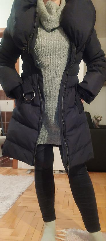 Ženska zimska jakna – duga, tamnoplava - Model: puffer/šuškava na lalafo.rs Ženska zimska jakna – duga, tamnoplava - Model: puffer/šuškava