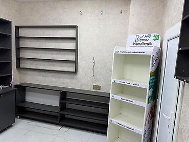 Dolab vitrinləri: Mağaza mebeli və vitrin dəsti - Böyük divar rəf sistemi: 4 moduldan — 4