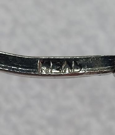 qab qaşıqlar: Sovet istehsalı olan 6 ədəd metal qaşıq dəsti satılır. Materiali — 8