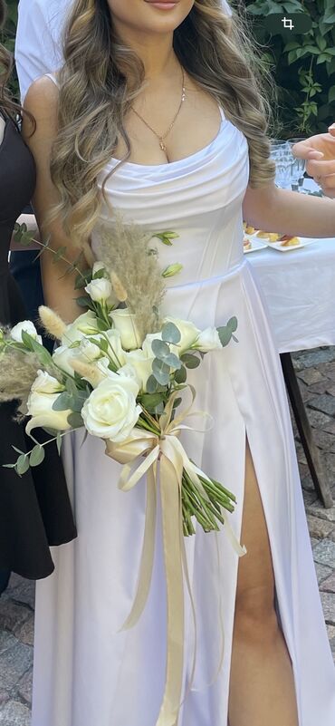 свадебные: Продаю свое свадебное платье сшитое на заказ, для любительницы