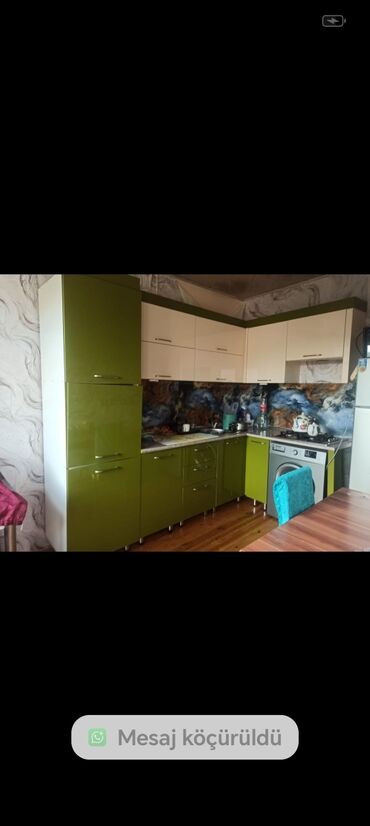 Divan və kreslo dəstləri: Mətbəx mebeli 450 azn bahalı materialdı üzi maşn boyası ölçi 3*2 qaz