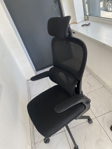 стульчики для кормления новый: Офисное кресло, С колесиками, цвет - Черный