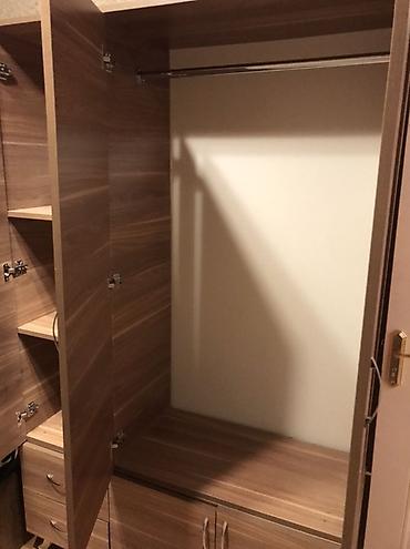 qarderob balkona: Üç qapılı paltar şkafı - Material: ağac teksturalı laminat (isti — 3