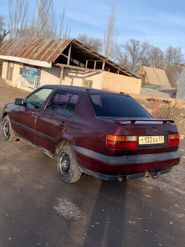 Volkswagen: Volkswagen Vento: 1992 г., 1.8 л, Механика, Бензин, Седан