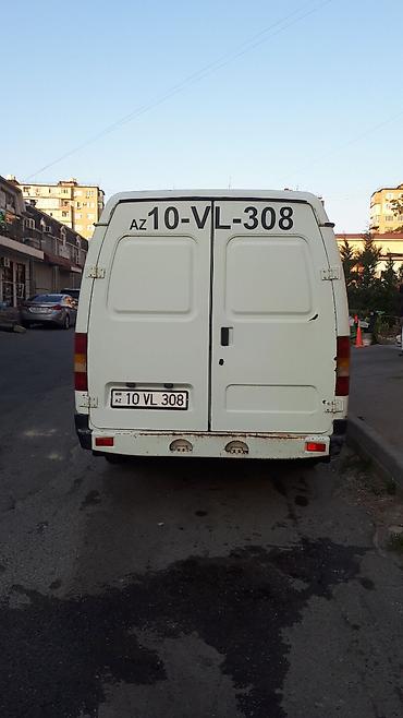 rus nomresi masin: Yükdaşıma üçün praktik və geniş ağ rəngli furqon.Endirim istemeyin — 2