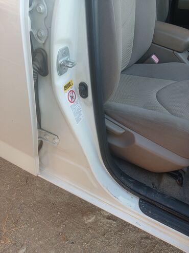 Toyota: Toyota RAV4: 2.4 l | 2007 il — 8