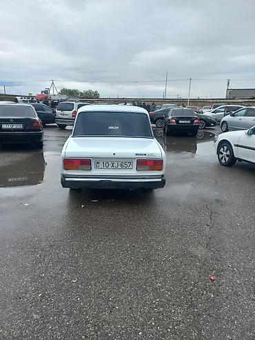 muravey təkərləri: VAZ 2107, ağ rəng, sedan kuzov. Mühərrik və ötürmə: - Benzin — 4