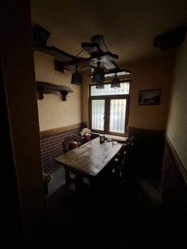 Restoran, kafelər: Obyekt 120 kvadratdır düzgün işlək yerdi. Hər bir əsyası və avadanlığı — 6