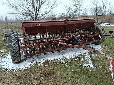 Овощные сеялки: Продаю сеялка рабочий рум в хорошем состоянии рабочий калеса есть — 3