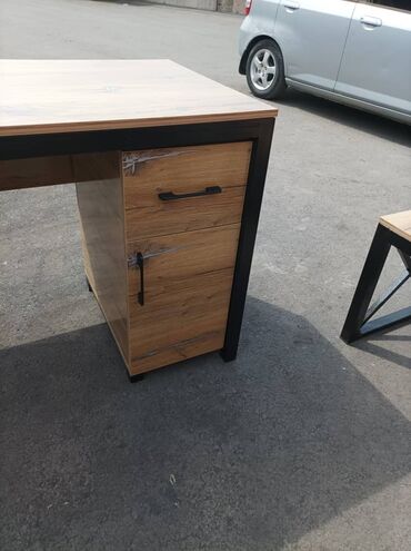 Офисные столы: Мебель для офиса
Мебель в стиле лофт в наличии и на заказ — 9