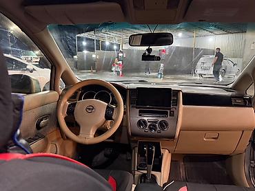 masin zapi: Nissan Tiida sedan – fərqli dizaynlı şəhər avtomobili 1,6 mator — 7
